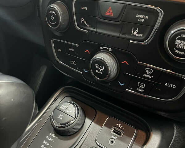 Сірий Джип Compass, об'ємом двигуна 2.4 л та пробігом 104 тис. км за 17900 $, фото 12 на Automoto.ua