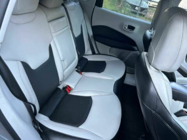 Сірий Джип Compass, об'ємом двигуна 2.4 л та пробігом 50 тис. км за 3100 $, фото 11 на Automoto.ua