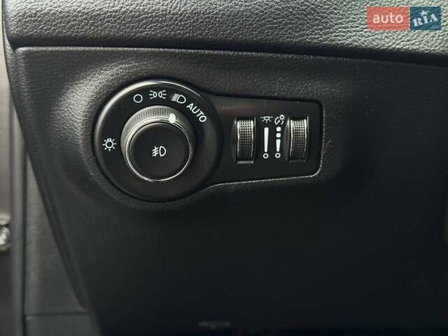 Сірий Джип Compass, об'ємом двигуна 2.36 л та пробігом 199 тис. км за 13900 $, фото 22 на Automoto.ua