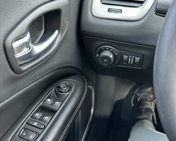 Серый Джип Компас, объемом двигателя 2.36 л и пробегом 133 тыс. км за 16450 $, фото 17 на Automoto.ua