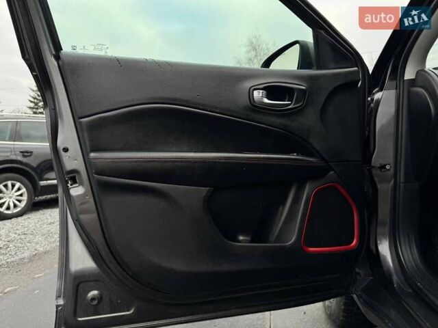 Сірий Джип Compass, об'ємом двигуна 2.36 л та пробігом 199 тис. км за 13900 $, фото 18 на Automoto.ua