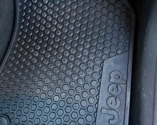 Серый Джип Компас, объемом двигателя 1.33 л и пробегом 76 тыс. км за 27999 $, фото 16 на Automoto.ua