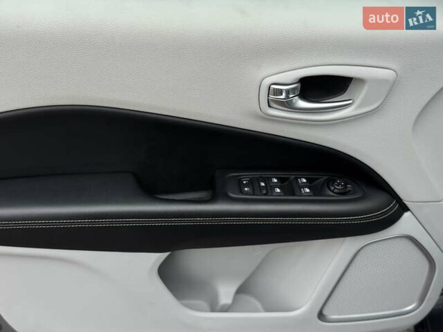 Серый Джип Компас, объемом двигателя 2.4 л и пробегом 130 тыс. км за 16950 $, фото 31 на Automoto.ua