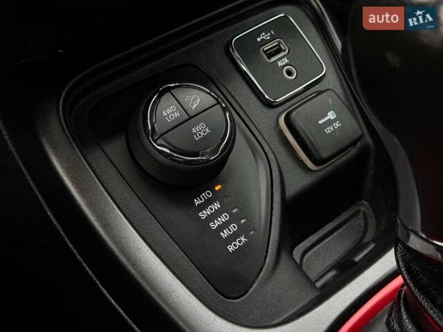 Сірий Джип Compass, об'ємом двигуна 2.36 л та пробігом 199 тис. км за 13900 $, фото 35 на Automoto.ua