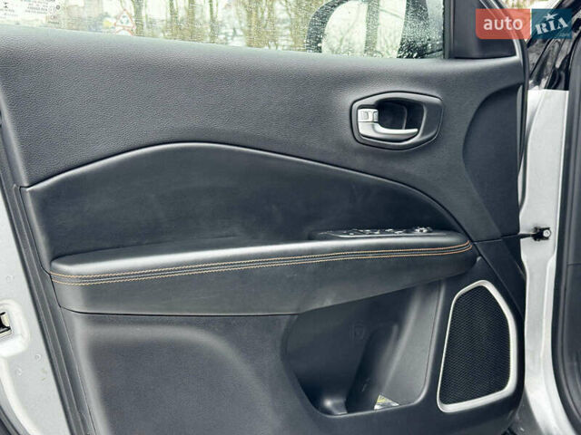 Сірий Джип Compass, об'ємом двигуна 2.4 л та пробігом 49 тис. км за 17990 $, фото 31 на Automoto.ua