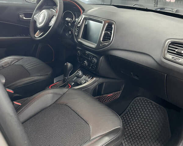 Сірий Джип Compass, об'ємом двигуна 2.4 л та пробігом 104 тис. км за 17900 $, фото 13 на Automoto.ua