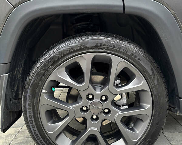 Серый Джип Компас, объемом двигателя 2.36 л и пробегом 20 тыс. км за 18000 $, фото 4 на Automoto.ua