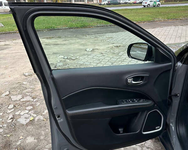 Серый Джип Компас, объемом двигателя 2.4 л и пробегом 110 тыс. км за 16900 $, фото 9 на Automoto.ua