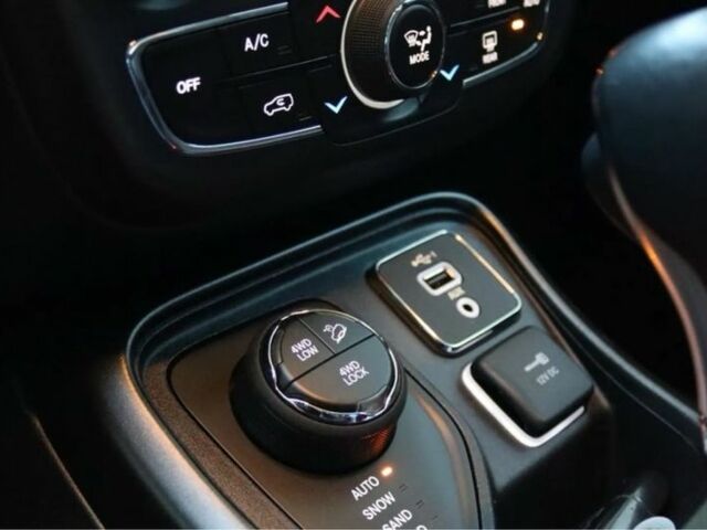 Серый Джип Компас, объемом двигателя 2.4 л и пробегом 69 тыс. км за 9800 $, фото 9 на Automoto.ua