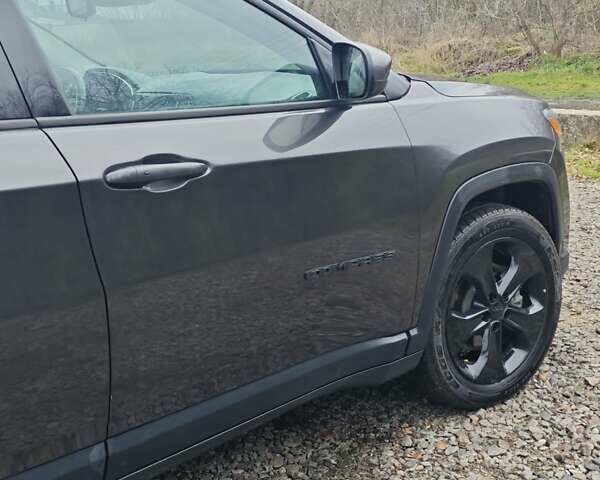 Серый Джип Компас, объемом двигателя 2.36 л и пробегом 124 тыс. км за 15755 $, фото 4 на Automoto.ua