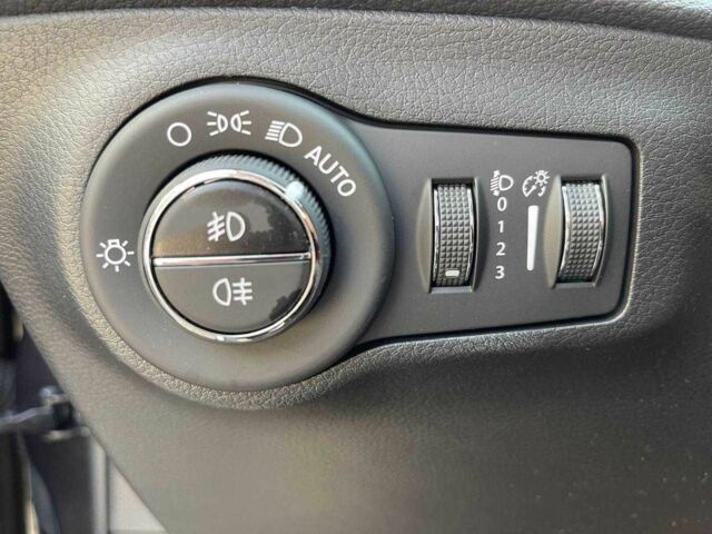 Сірий Джип Compass, об'ємом двигуна 0 л та пробігом 110 тис. км за 9200 $, фото 8 на Automoto.ua