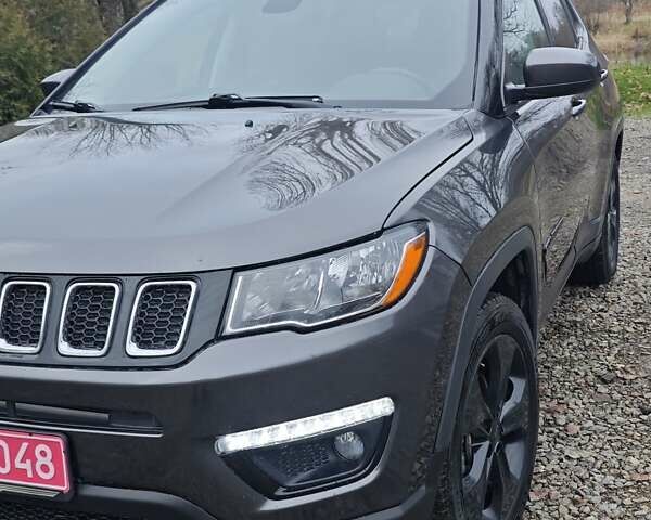 Серый Джип Компас, объемом двигателя 2.36 л и пробегом 124 тыс. км за 15755 $, фото 2 на Automoto.ua