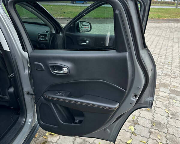 Серый Джип Компас, объемом двигателя 2.4 л и пробегом 110 тыс. км за 16900 $, фото 12 на Automoto.ua