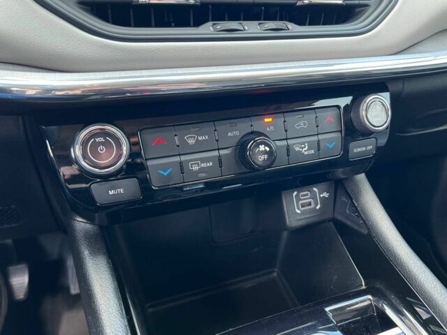 Сірий Джип Compass, об'ємом двигуна 2.4 л та пробігом 73 тис. км за 21800 $, фото 18 на Automoto.ua