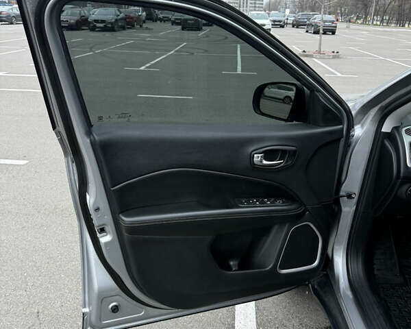 Сірий Джип Compass, об'ємом двигуна 2.36 л та пробігом 128 тис. км за 16100 $, фото 9 на Automoto.ua