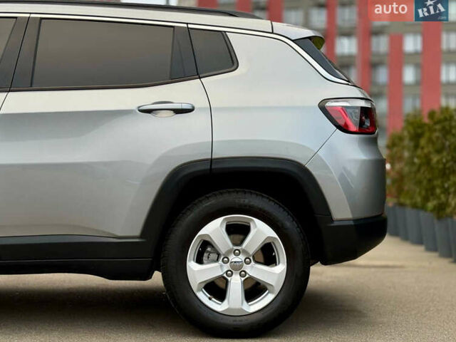 Сірий Джип Compass, об'ємом двигуна 2.4 л та пробігом 128 тис. км за 17800 $, фото 9 на Automoto.ua