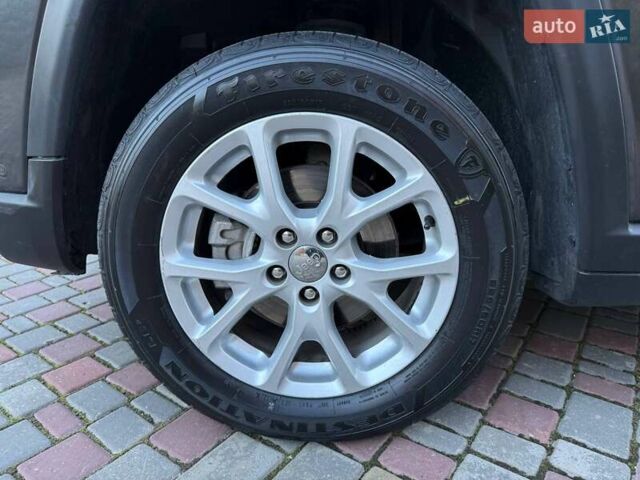 Джип Компас 2021 в Харькове на Automoto.ua Серый Джип Компас, объемом двигателя 2.36 л и пробегом 31 тыс. км за 19700 $, фото 10 на Automoto.ua