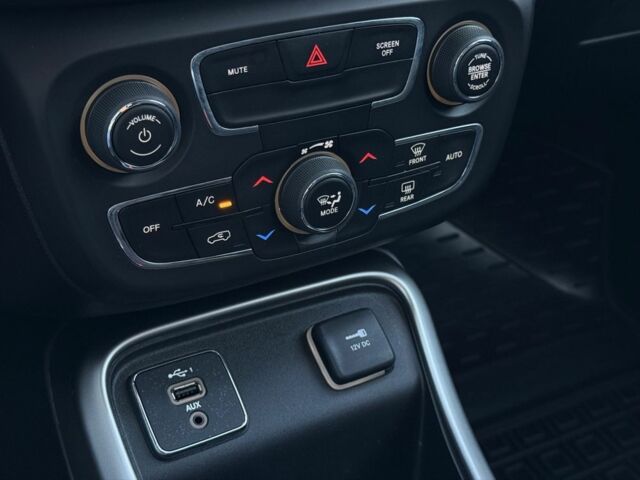 Сірий Джип Compass, об'ємом двигуна 2.4 л та пробігом 128 тис. км за 16900 $, фото 17 на Automoto.ua