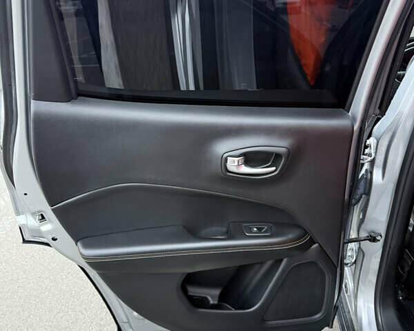 Сірий Джип Compass, об'ємом двигуна 2.36 л та пробігом 128 тис. км за 16100 $, фото 10 на Automoto.ua