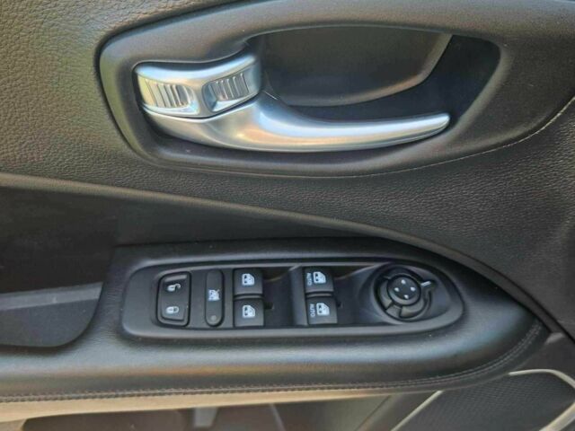 Сірий Джип Compass, об'ємом двигуна 0 л та пробігом 102 тис. км за 11900 $, фото 14 на Automoto.ua