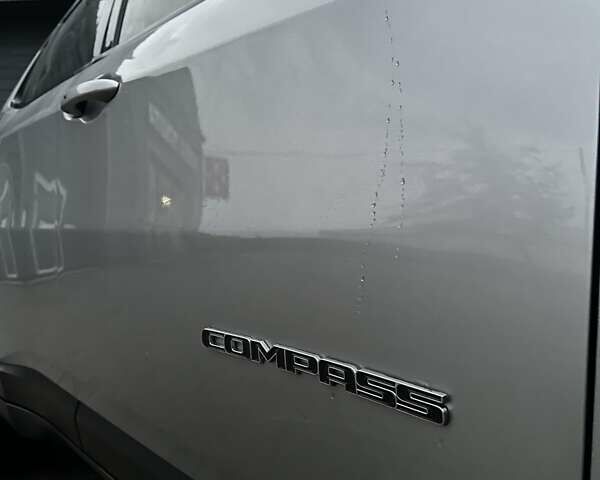 Серый Джип Компас, объемом двигателя 2.36 л и пробегом 48 тыс. км за 18500 $, фото 5 на Automoto.ua
