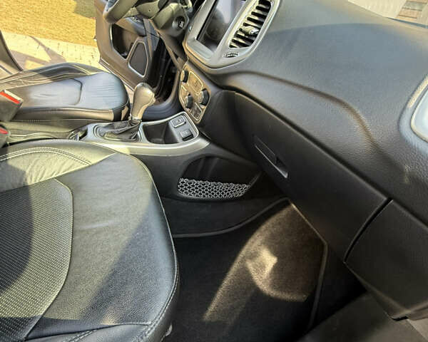 Сірий Джип Compass, об'ємом двигуна 2.4 л та пробігом 108 тис. км за 21274 $, фото 36 на Automoto.ua