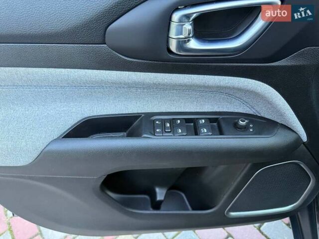 Джип Компас 2021 в Харькове на Automoto.ua Серый Джип Компас, объемом двигателя 2.36 л и пробегом 31 тыс. км за 19700 $, фото 15 на Automoto.ua