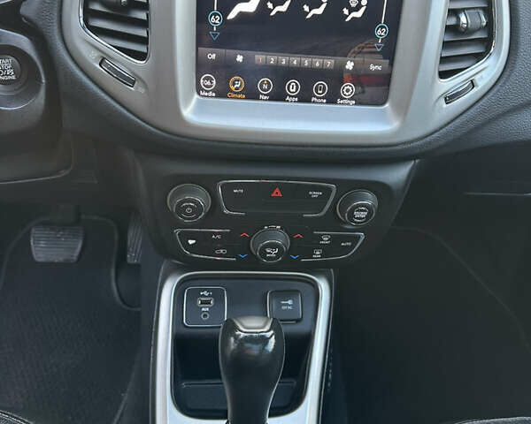 Сірий Джип Compass, об'ємом двигуна 2.4 л та пробігом 152 тис. км за 14700 $, фото 26 на Automoto.ua