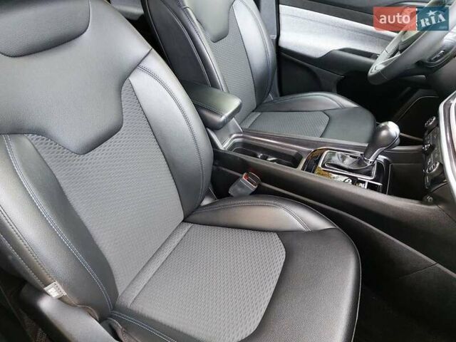 Джип Компас 2021 в Ромнах на Automoto.ua Серый Джип Компас, объемом двигателя 2.36 л и пробегом 74 тыс. км за 17600 $, фото 22 на Automoto.ua