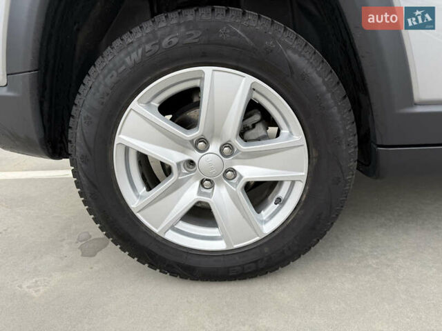 Сірий Джип Compass, об'ємом двигуна 2.36 л та пробігом 73 тис. км за 21900 $, фото 28 на Automoto.ua