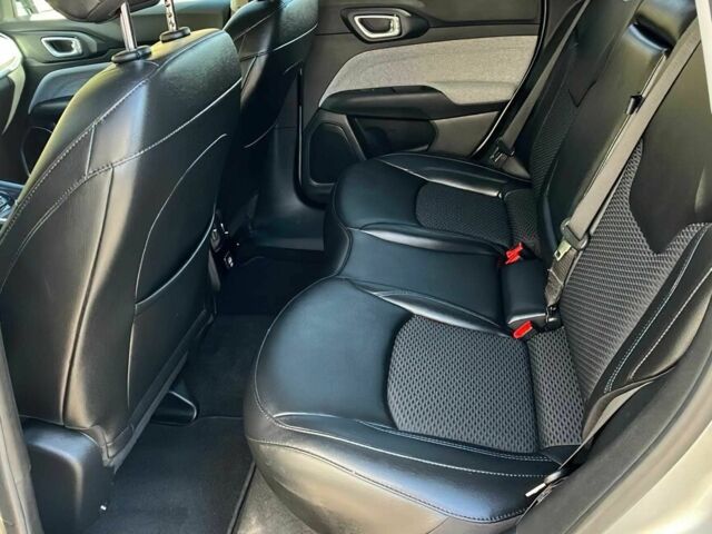 Сірий Джип Compass, об'ємом двигуна 2.4 л та пробігом 18 тис. км за 14000 $, фото 13 на Automoto.ua