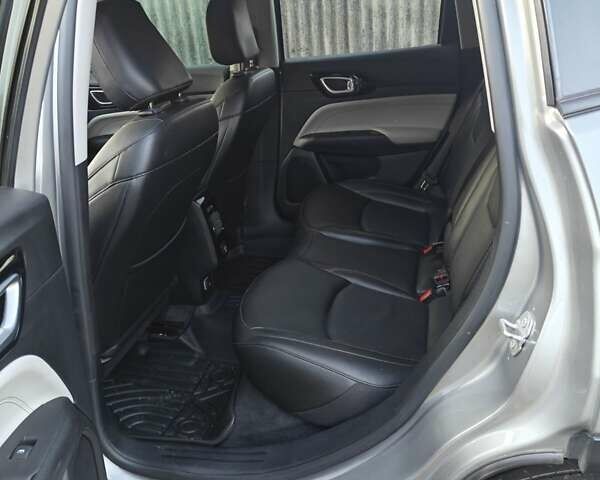 Серый Джип Компас, объемом двигателя 2.36 л и пробегом 43 тыс. км за 20700 $, фото 2 на Automoto.ua