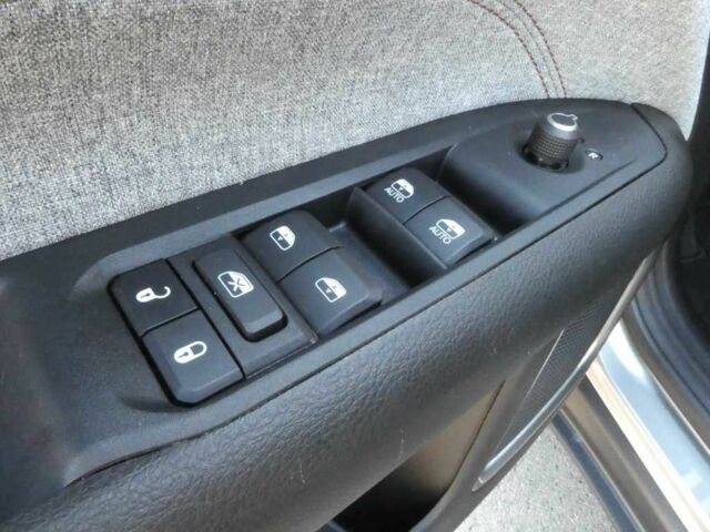 Сірий Джип Compass, об'ємом двигуна 0 л та пробігом 15 тис. км за 15000 $, фото 13 на Automoto.ua