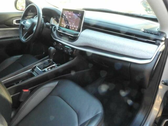 Сірий Джип Compass, об'ємом двигуна 0 л та пробігом 15 тис. км за 15000 $, фото 12 на Automoto.ua