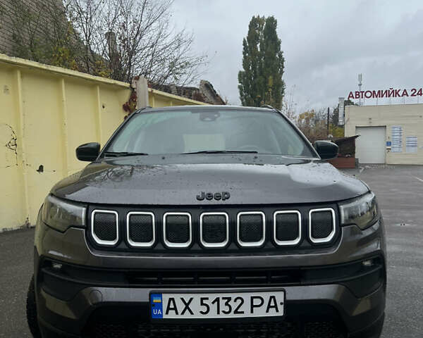 Джип Компас 2022 в Харькове на Automoto.ua Серый Джип Компас, объемом двигателя 2.36 л и пробегом 73 тыс. км за 18900 $, фото 3 на Automoto.ua