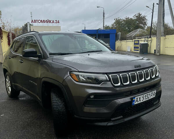 Джип Компас 2022 в Харькове на Automoto.ua Серый Джип Компас, объемом двигателя 2.36 л и пробегом 73 тыс. км за 18900 $, фото 2 на Automoto.ua