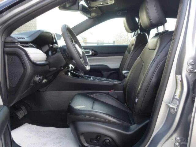 Сірий Джип Compass, об'ємом двигуна 2 л та пробігом 9 тис. км за 10000 $, фото 5 на Automoto.ua