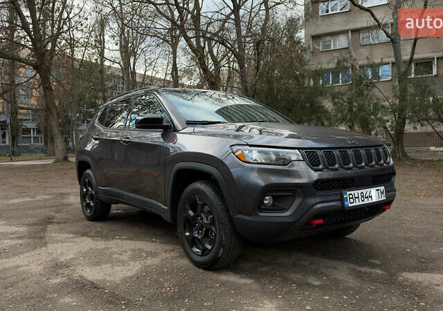 Серый Джип Компас, объемом двигателя 2 л и пробегом 52 тыс. км за 21999 $, фото 2 на Automoto.ua