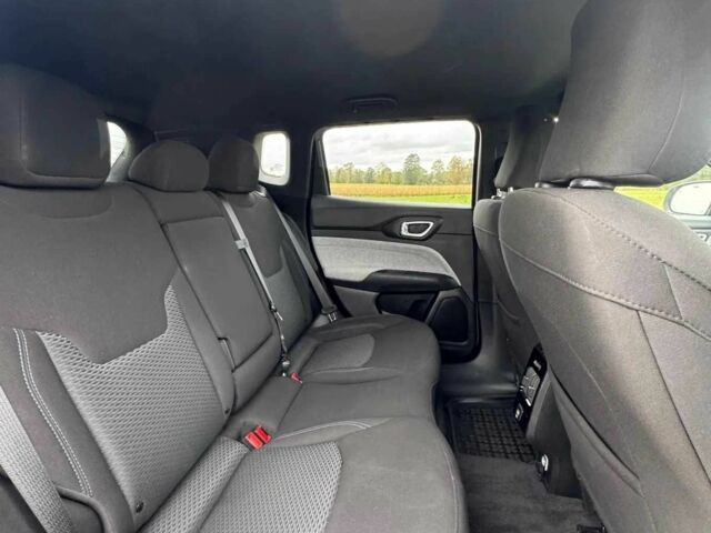 Серый Джип Компас, объемом двигателя 0 л и пробегом 71 тыс. км за 13400 $, фото 14 на Automoto.ua