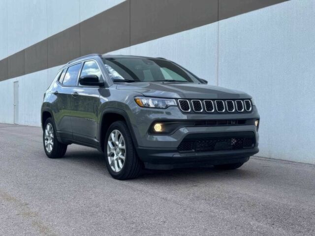 Серый Джип Компас, объемом двигателя 2 л и пробегом 27 тыс. км за 12000 $, фото 2 на Automoto.ua