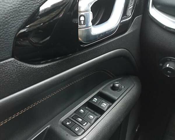 Серый Джип Компас, объемом двигателя 2 л и пробегом 43 тыс. км за 23700 $, фото 19 на Automoto.ua