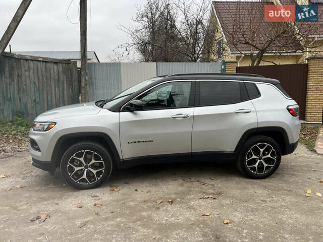 Серый Джип Компас, объемом двигателя 2 л и пробегом 36 тыс. км за 21500 $, фото 3 на Automoto.ua
