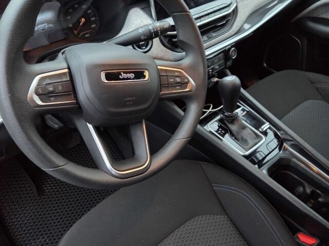 Серый Джип Компас, объемом двигателя 2 л и пробегом 12 тыс. км за 19900 $, фото 5 на Automoto.ua