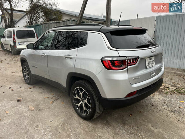 Серый Джип Компас, объемом двигателя 2 л и пробегом 36 тыс. км за 21500 $, фото 4 на Automoto.ua