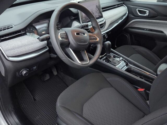 Серый Джип Компас, объемом двигателя 2 л и пробегом 12 тыс. км за 19900 $, фото 4 на Automoto.ua