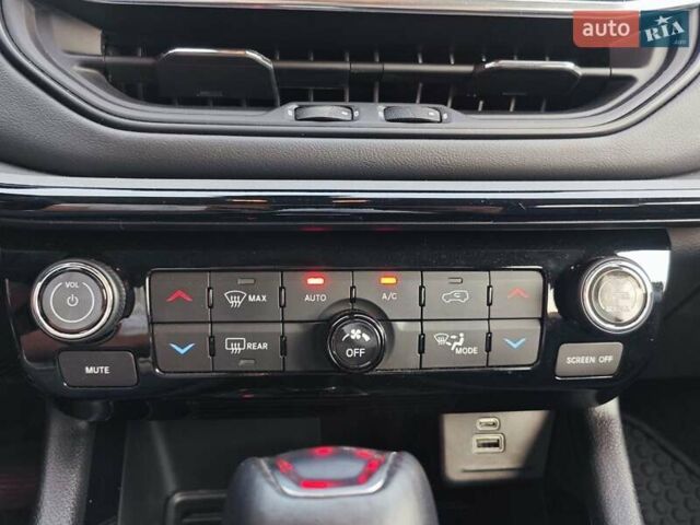 Серый Джип Компас, объемом двигателя 1.47 л и пробегом 22 тыс. км за 27990 $, фото 19 на Automoto.ua