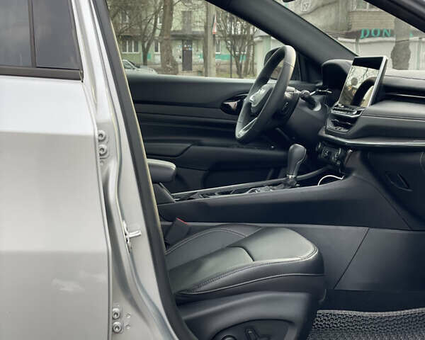 Сірий Джип Compass, об'ємом двигуна 2 л та пробігом 3 тис. км за 28000 $, фото 4 на Automoto.ua