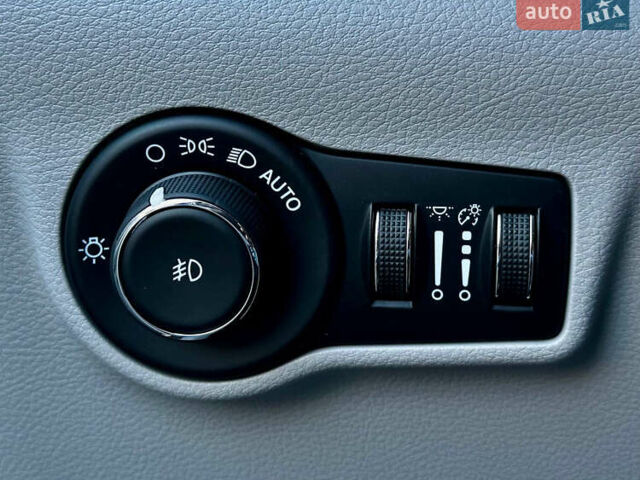 Серый Джип Компас, объемом двигателя 2 л и пробегом 9 тыс. км за 24900 $, фото 25 на Automoto.ua