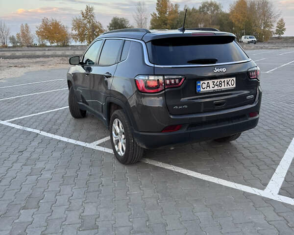 Серый Джип Компас, объемом двигателя 2 л и пробегом 22 тыс. км за 21700 $, фото 3 на Automoto.ua