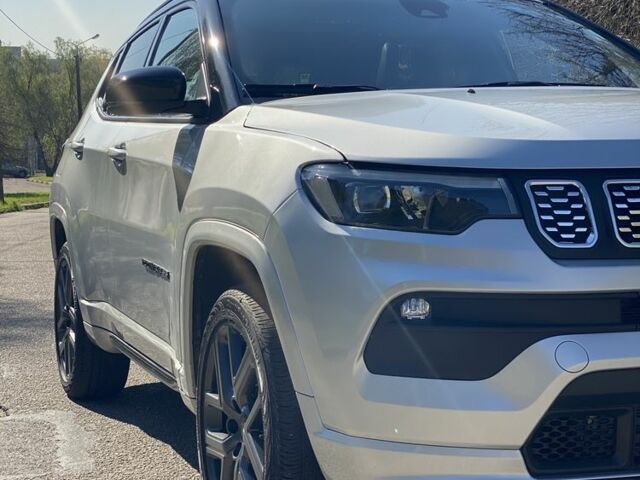 Серый Джип Компас, объемом двигателя 2 л и пробегом 13 тыс. км за 26500 $, фото 1 на Automoto.ua